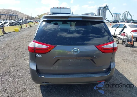 2018 Toyota Sienna Xle 8 Passenger z USA, uszkodzony, nr VIN 5TDYZ3DC8JS935845